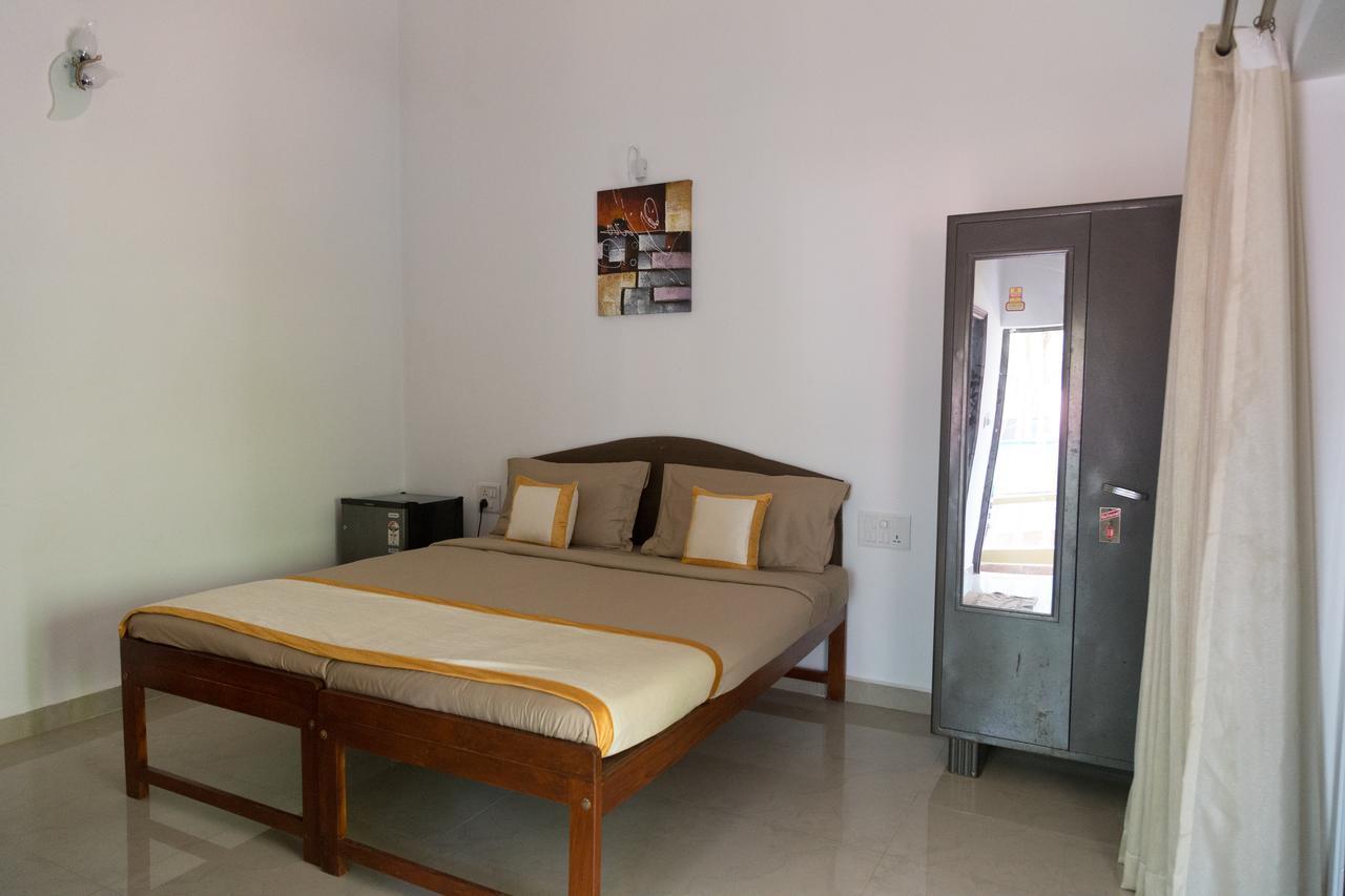 Hill Top Goa Lodge Vagator Ngoại thất bức ảnh